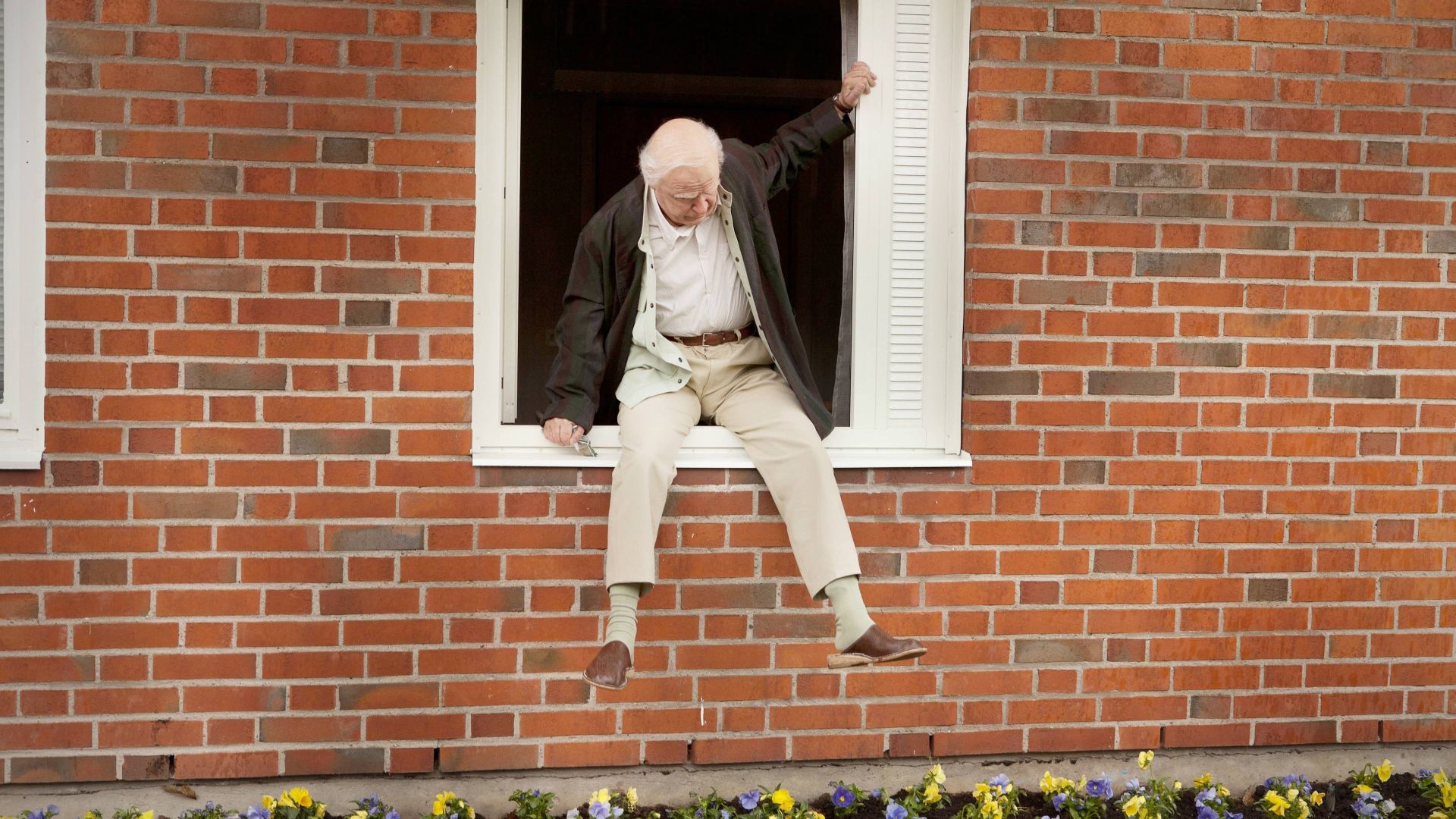 دانلود فیلم The 100 Year-Old Man Who Climbed Out the Window and Disappeared 2013
