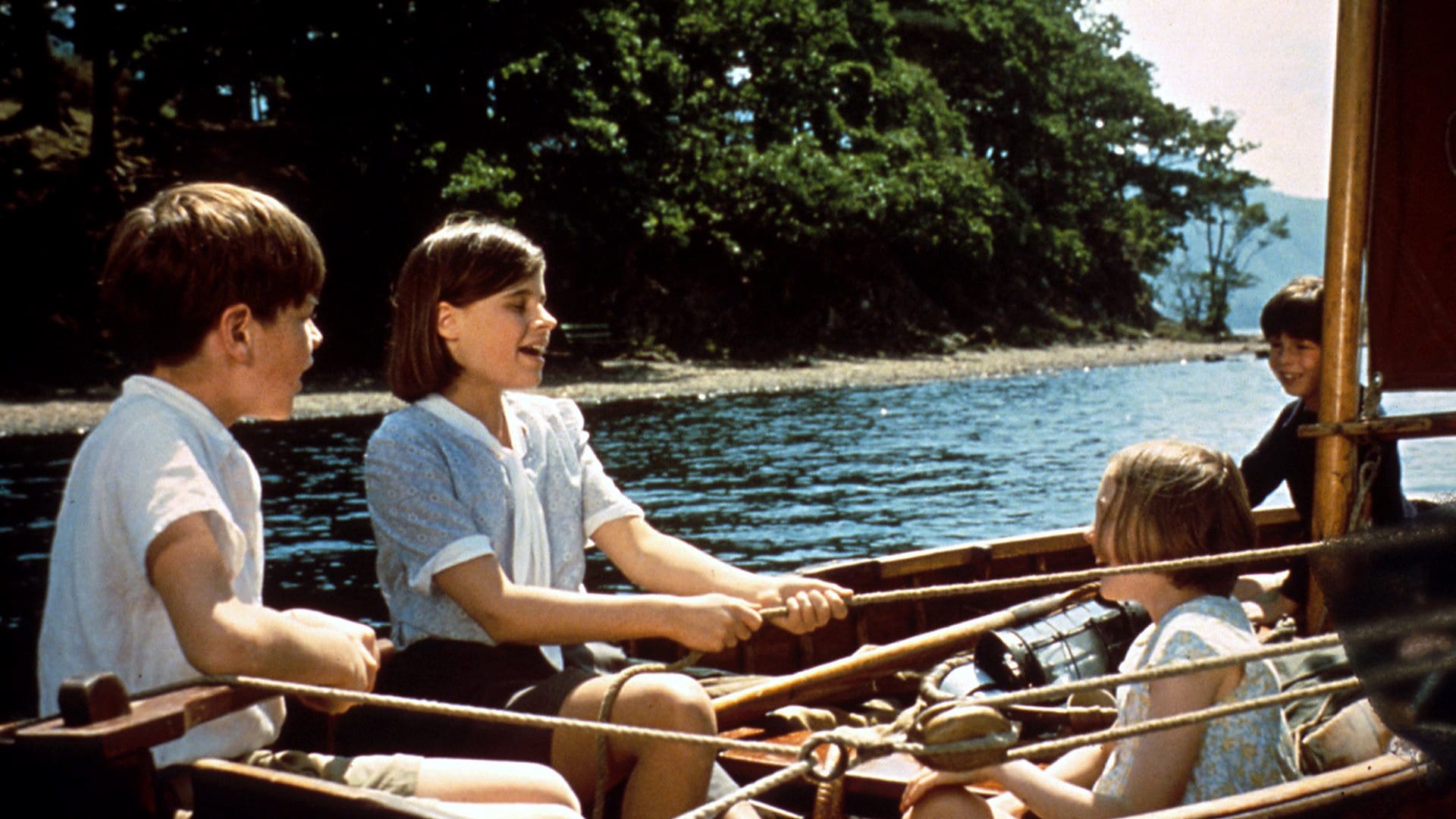 دانلود فیلم Swallows and Amazons 1974