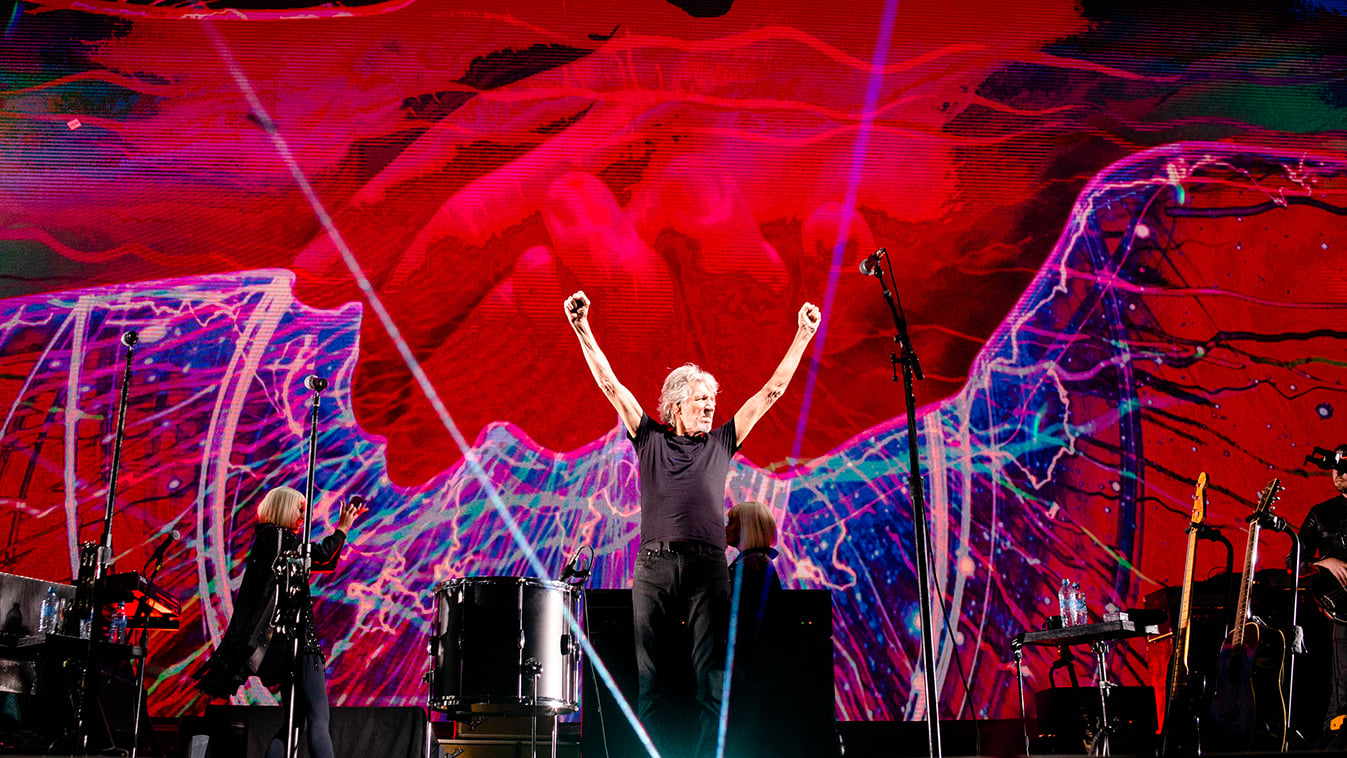 دانلود مستند Roger Waters: Us + Them 2019