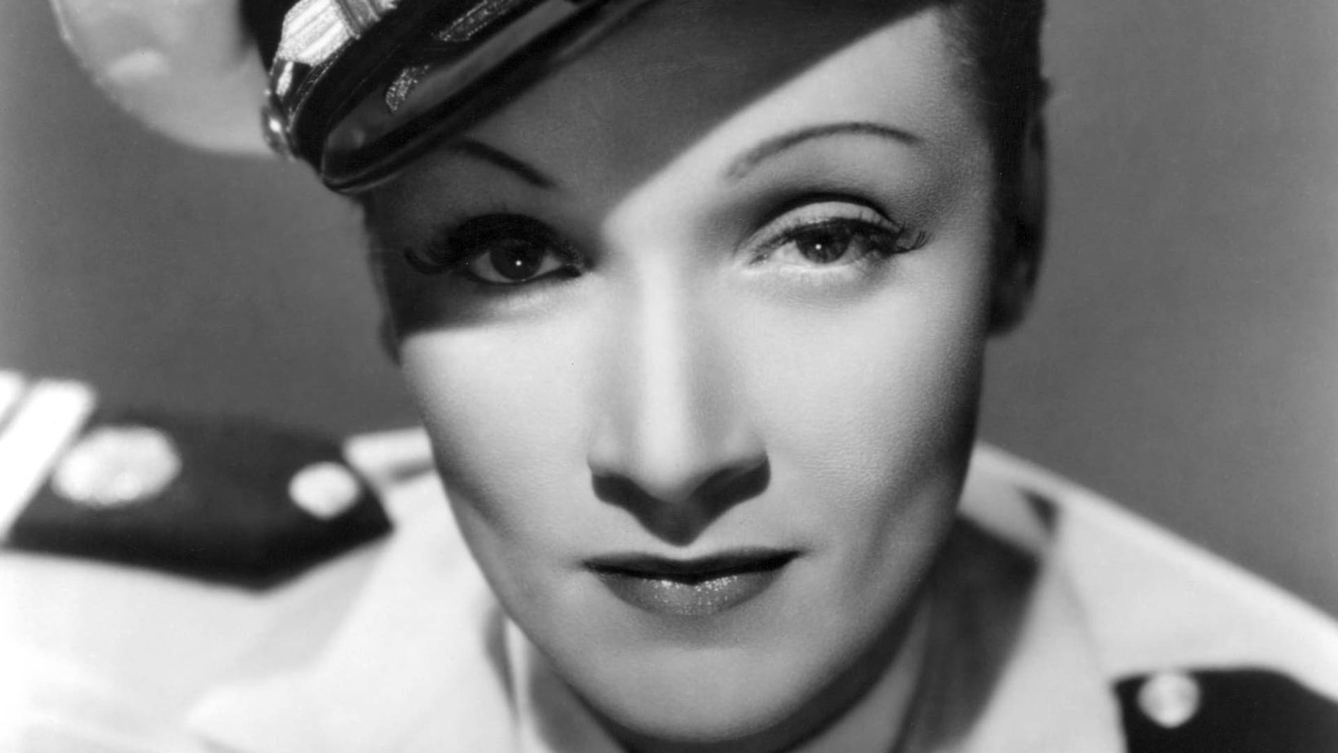 دانلود فیلم Seven Sinners 1940