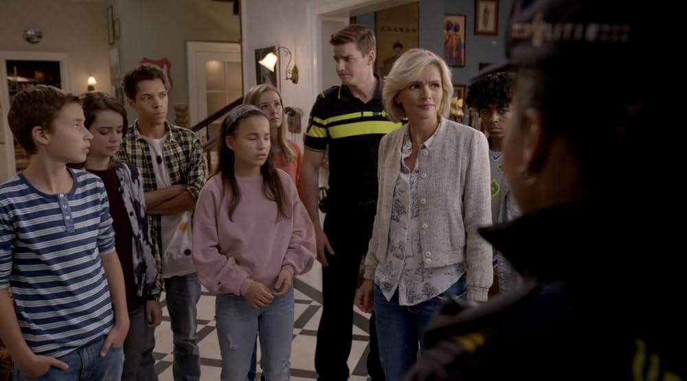 دانلود سریال Hunter Street